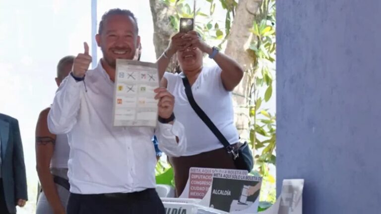 Santiago Taboada, candidato a jefe de gobierno de la CDMX, ejerce su voto en las elecciones